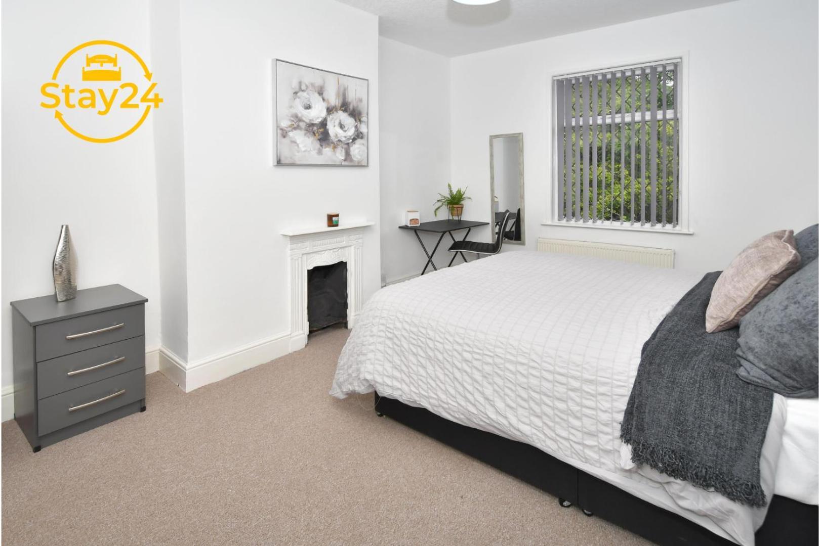 Hill Manor * Stoke-on-Trent
