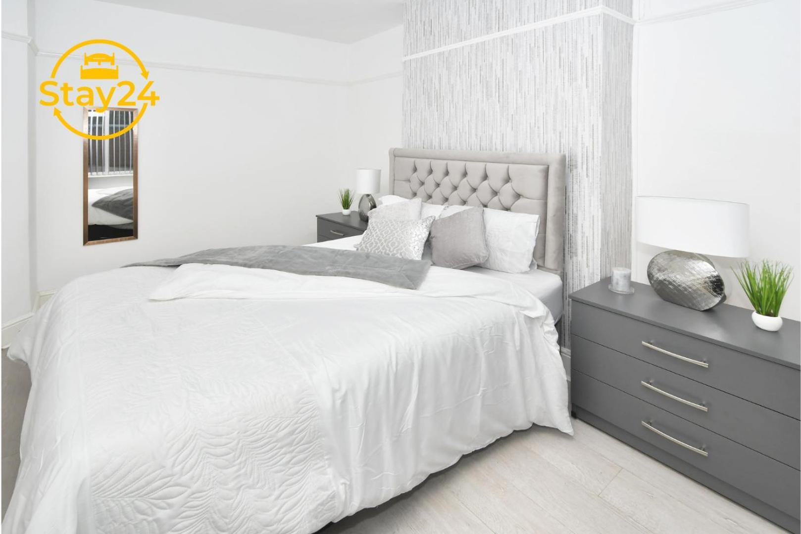Hill Manor Apartment *